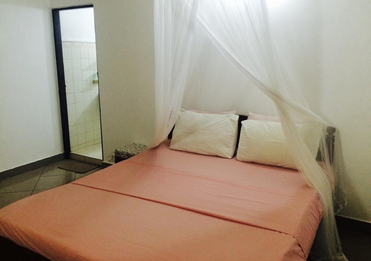 Colombo Lavinia Beach Hostel Dehiwala-Mount Lavinia Εξωτερικό φωτογραφία