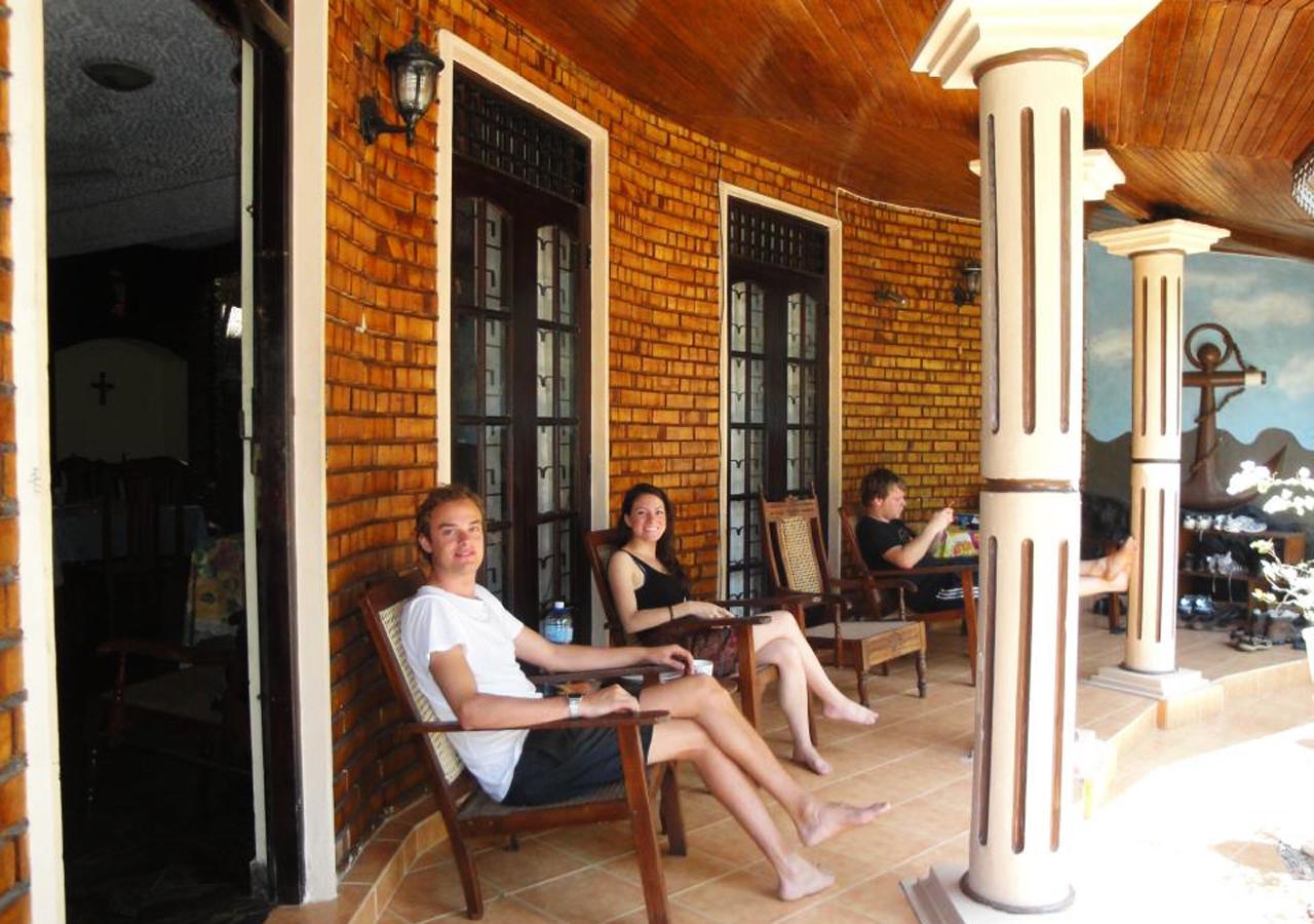 Colombo Lavinia Beach Hostel Dehiwala-Mount Lavinia Εξωτερικό φωτογραφία